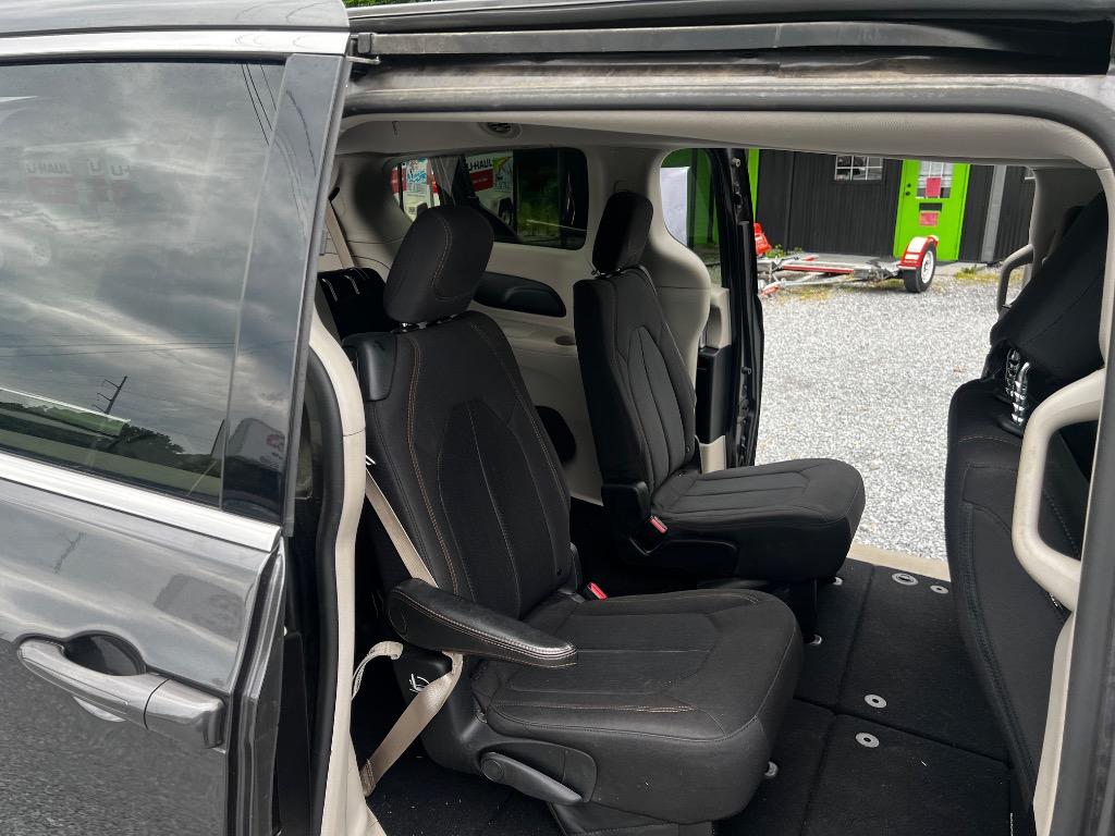 2017 Chrysler Pacifica LX - Photo 9