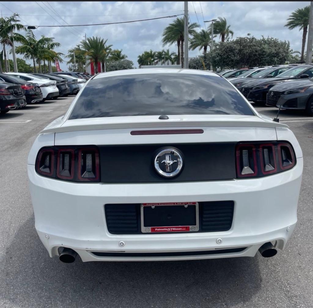 2013 Ford Mustang V6 Premium - Photo 6